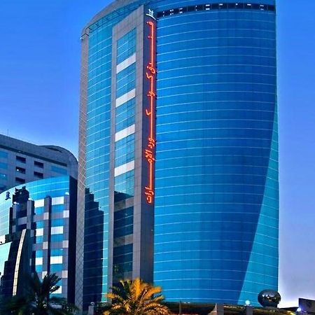 Royal Concorde Hotel & Suite Дубай Екстериор снимка