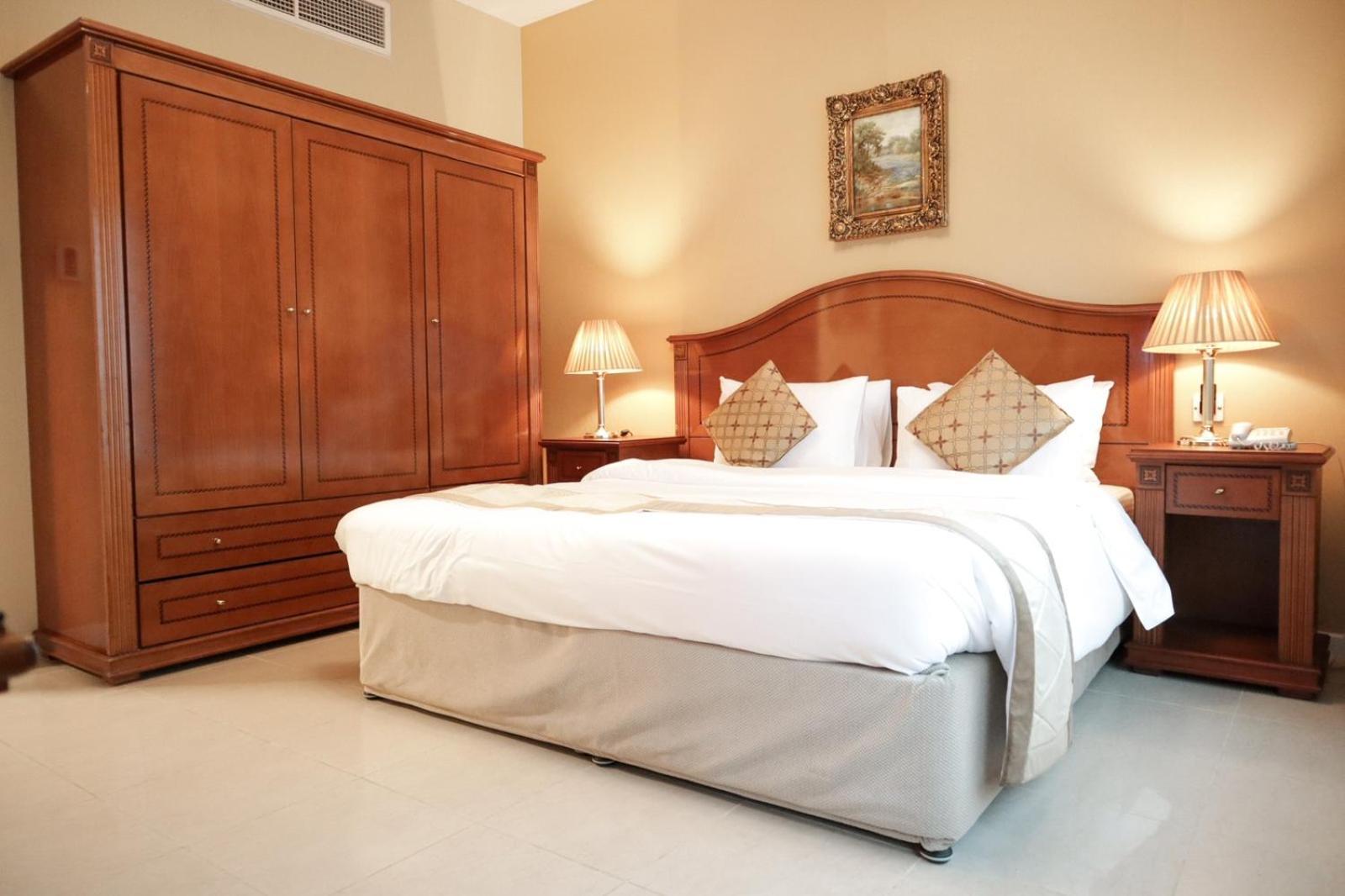 Royal Concorde Hotel & Suite Дубай Екстериор снимка