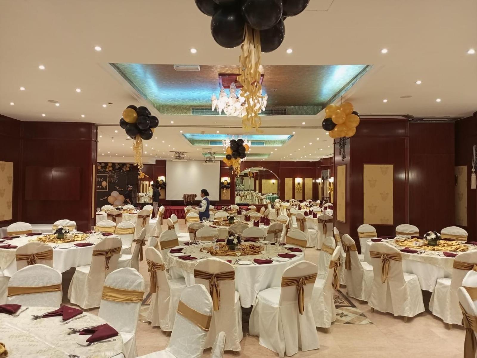 Royal Concorde Hotel & Suite Дубай Екстериор снимка