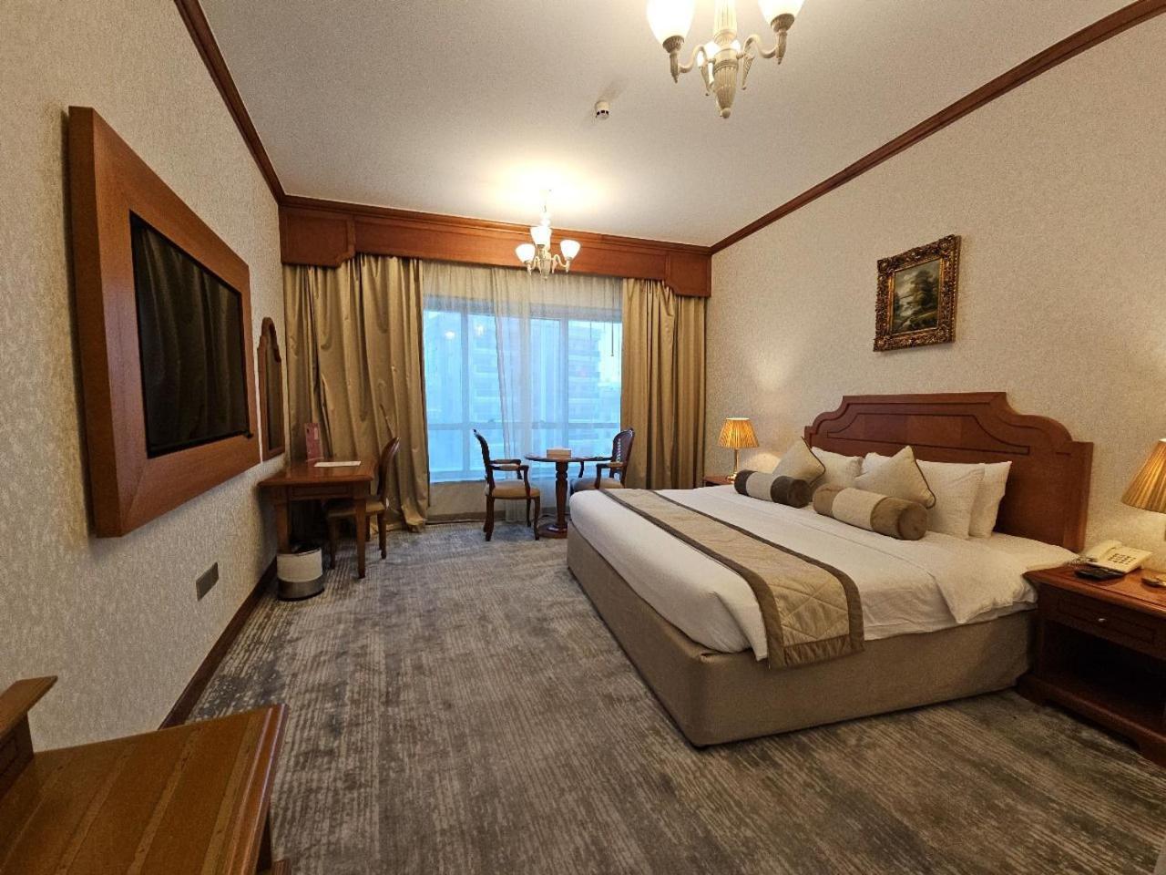 Royal Concorde Hotel & Suite Дубай Екстериор снимка