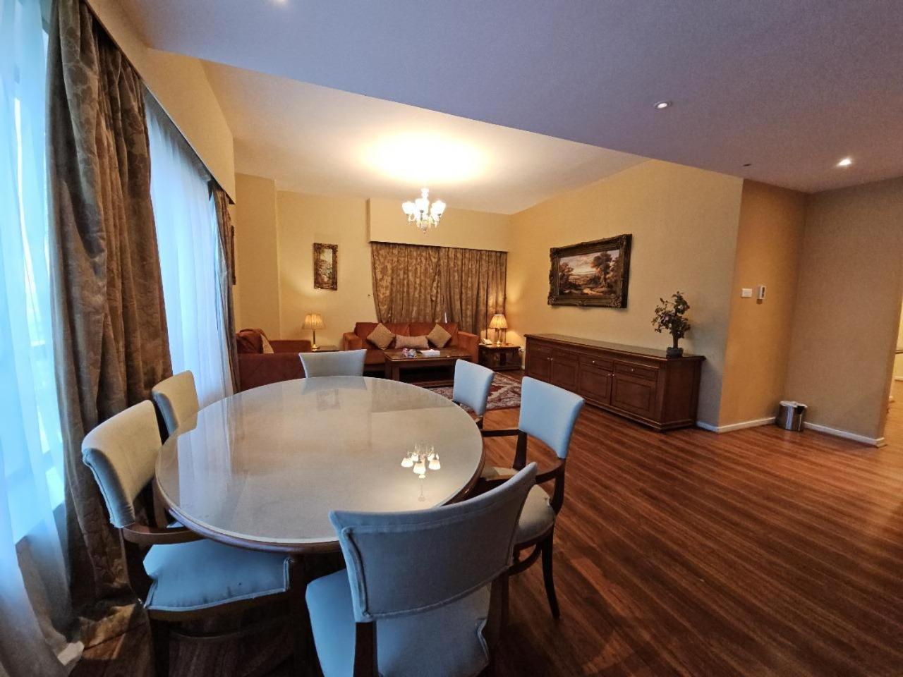 Royal Concorde Hotel & Suite Дубай Екстериор снимка